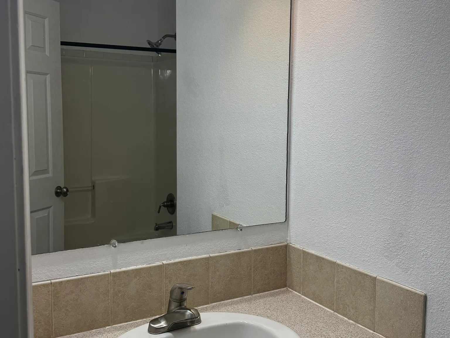 785 Hilltop Drive — Photo 4