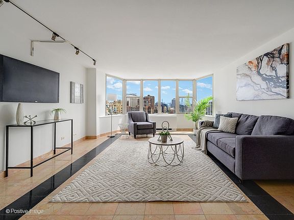 4th image of 525 W Hawthorne Pl APT 2207