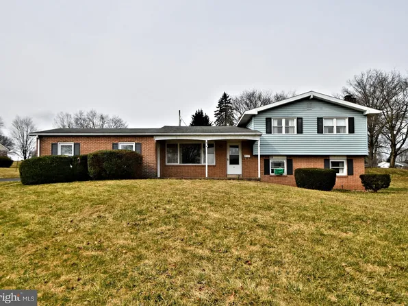 7 Welsh Dr, Douglassville, PA 19518