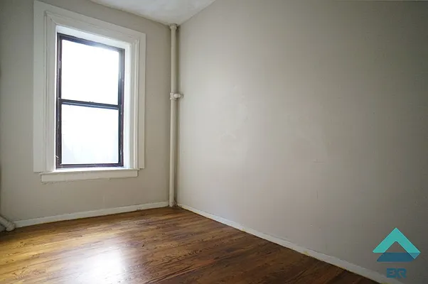 Rented by EXR | media 10