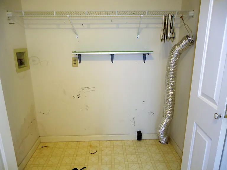 212 E Fairfax St — Photo 12