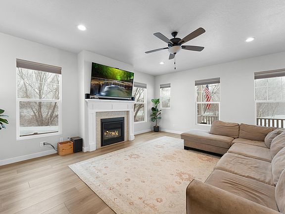 5th image of 1048 S Old Towne Rd