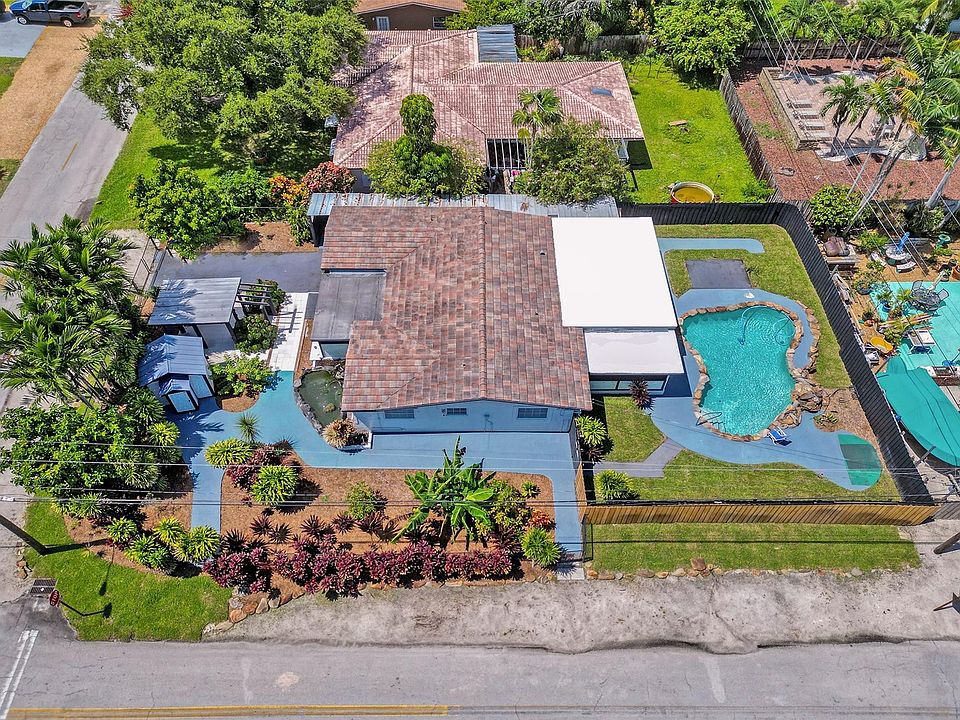 1st image of 601 NW 28th Court