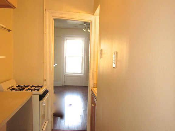 3rd image of 309 Halsey St