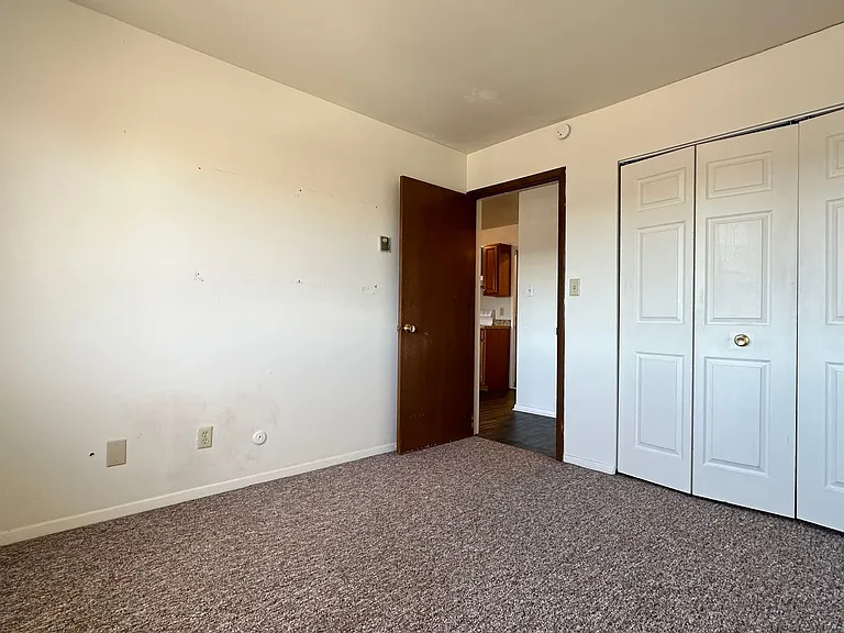 327 W 1st St — Photo 7