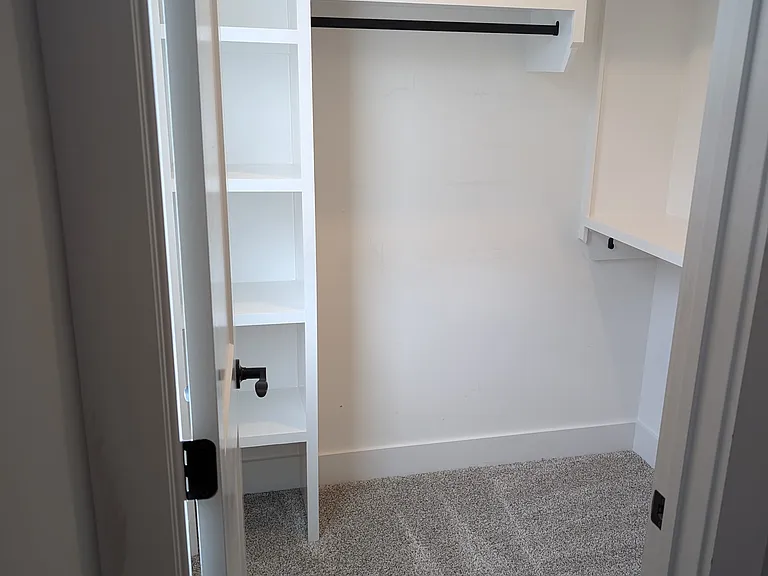 2091 Oakwood Ave — Photo 15
