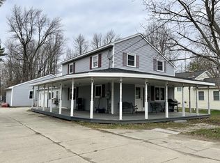 22 Grove St, Newport, ME 04953