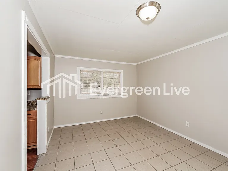 2708 7th St NE — Photo 3