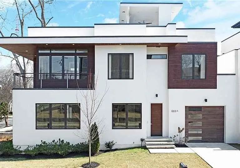 669 E Ave NE #A — Photo 1