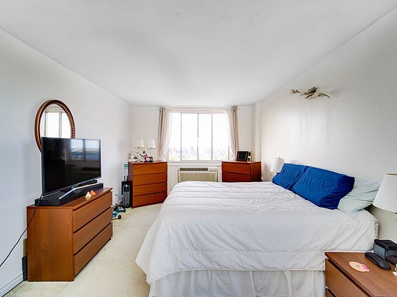3rd image of 11817 Union Tpke APT 17A