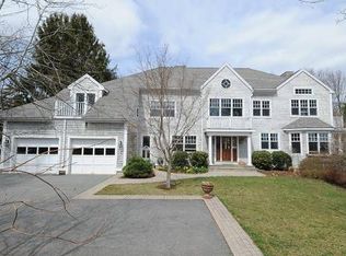 61 Shorelands Dr, Madison, CT 06443