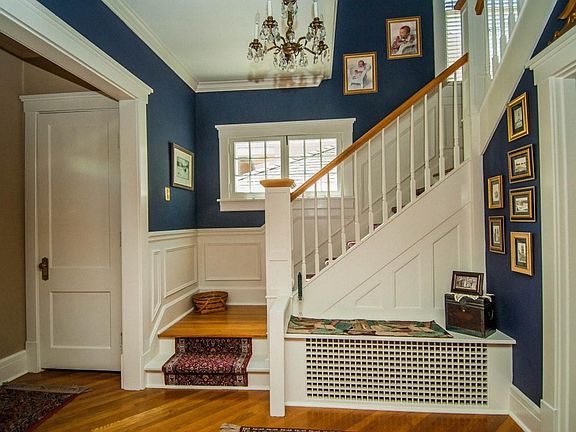 2nd image of 1309 Burnett Ln