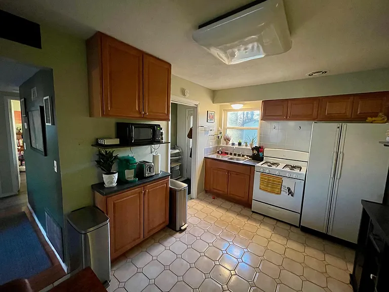 305 Lindy Blvd — Photo 4