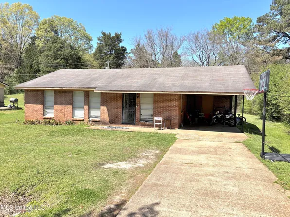 542 W Sanders Ave, Holly Springs, MS 38635
