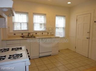 675 Hammond St, Chestnut Hill, MA 02467