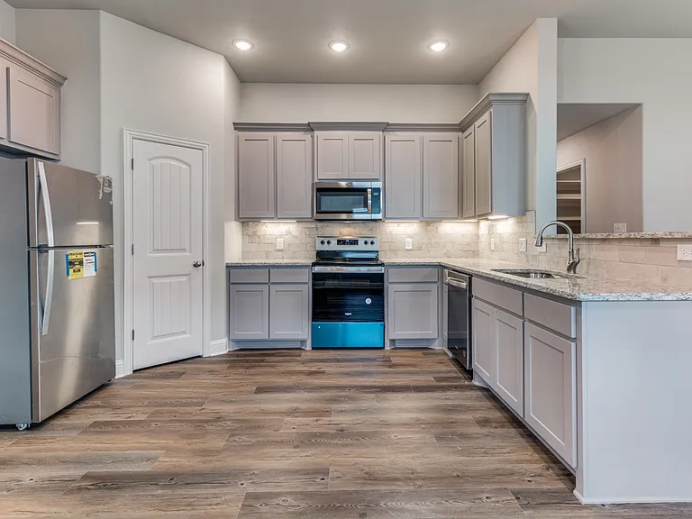 2803 Orchid Dr — Photo 3