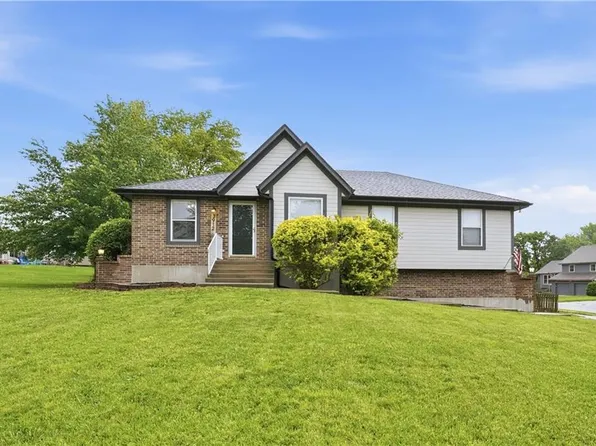 3912 SW Linden Cir, Lees Summit, MO 64082
