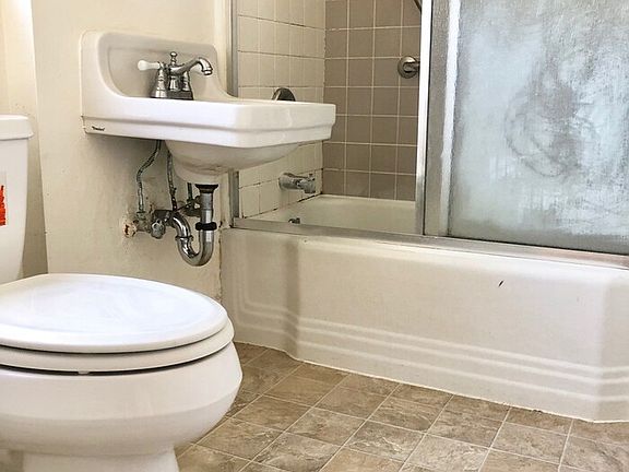 2nd image of 506 Ivy Ln