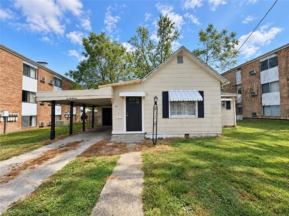 1031 1st St, Charleston, IL 61920