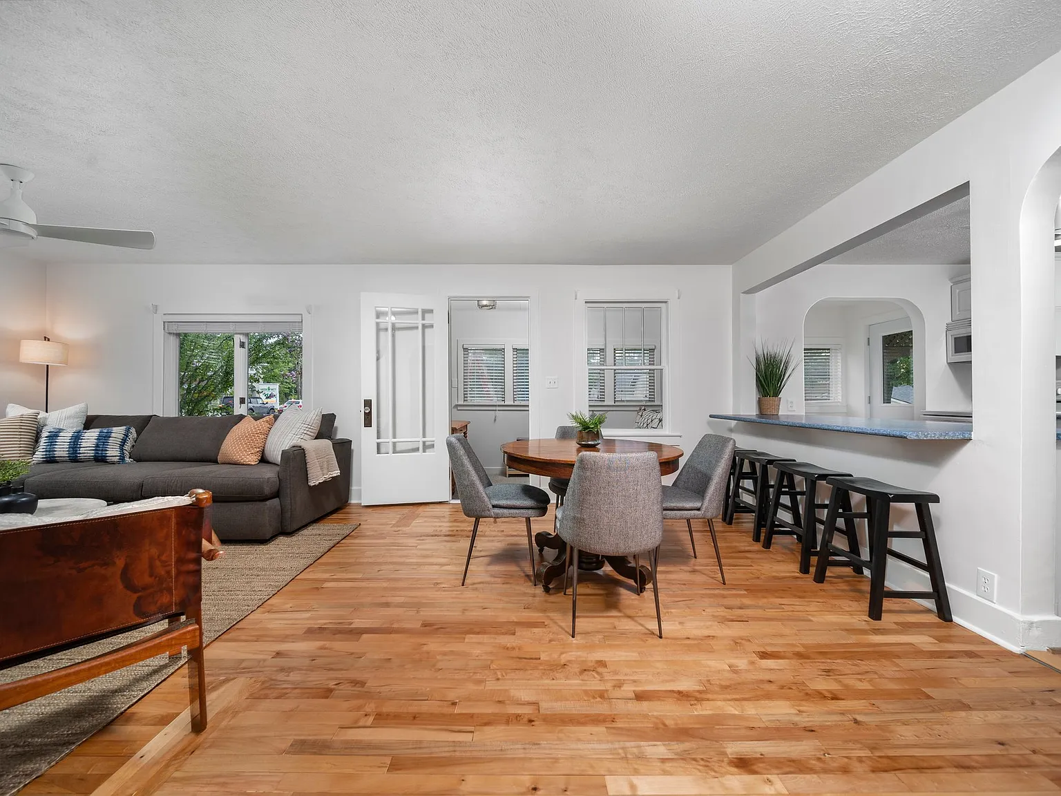 2 bed, 600 sqft, $1,500 — Photo 2