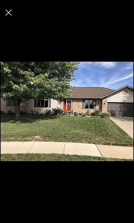 Front of house on cul-de-sac