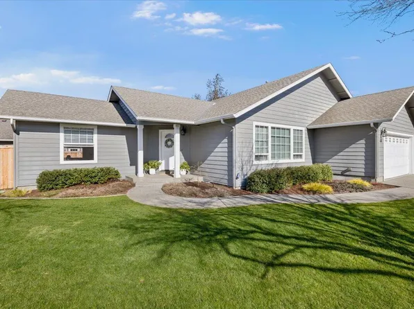 608 SE Liberty Dr, Grants Pass, OR 97527