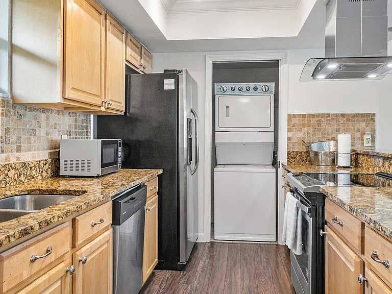 11863 Wimbledon Cir #433 — Photo 30