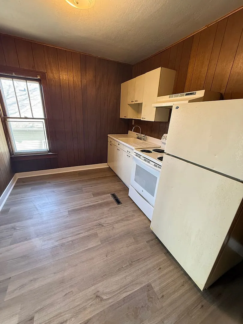 Mad Captial - 623 W Main St - New — Photo 4