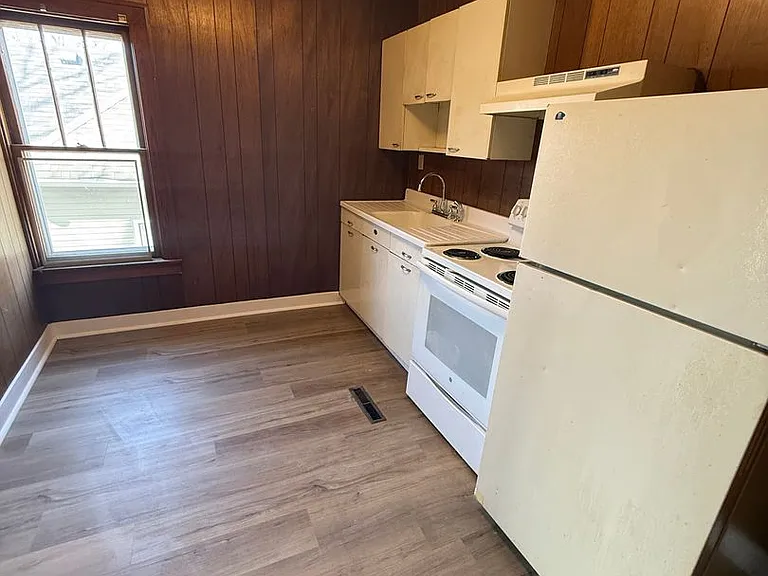 623 W Main St — Photo 4