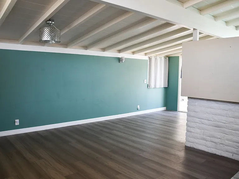 2432 W Transit Ave — Photo 3