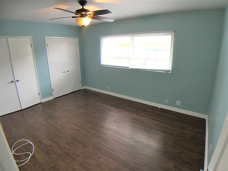 715 W Acacia Ave — Photo 15