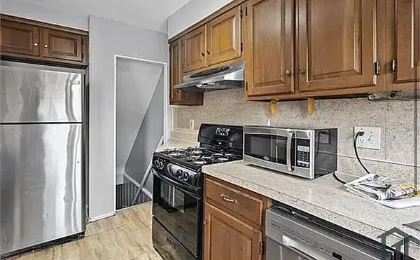 844 N Marlyn Ave — Photo 4