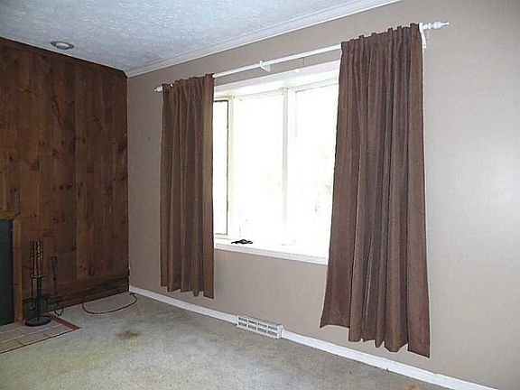 4th image of 960 Brown Ave