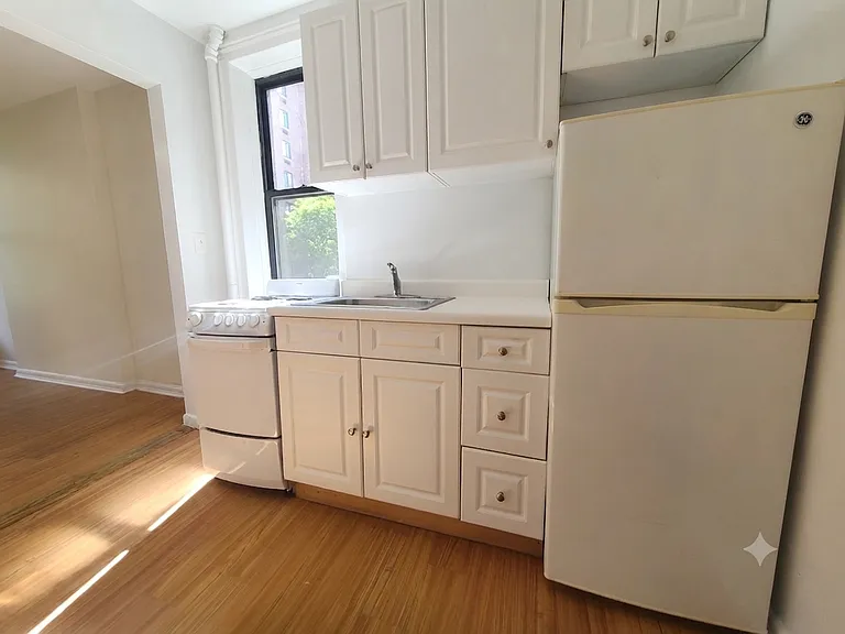217 E 29th St #42 — Photo 2