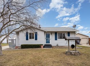 4519 Hancock Dr, Midland, MI 48642