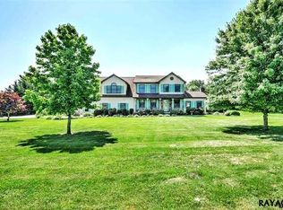 15 Creek View Dr, Littlestown, PA 17340