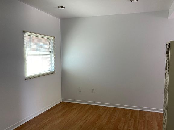 3rd image of 631 Rose Ave