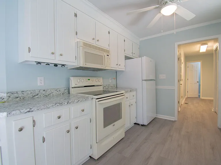 1316 Middle Rd — Photo 5