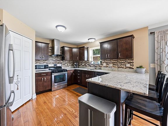 5th image of 287 Lilac Dr
