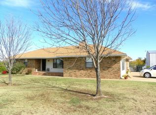 1303 S Oak Grove Rd, Cushing, OK 74023