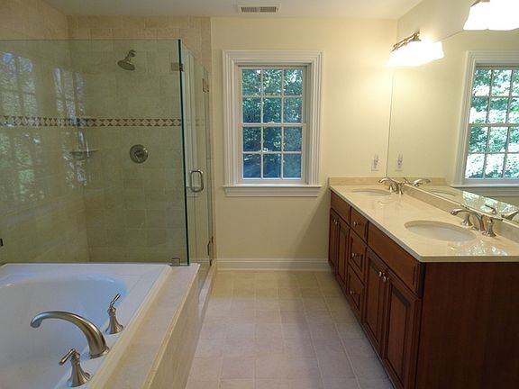 4th image of 14 Quarry Ln