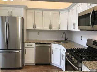 188 Larch Ln #188, Mahwah, NJ 07430