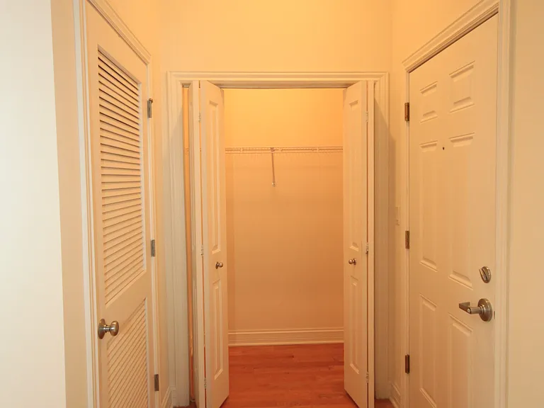 4651 N Greenview #206 — Photo 14