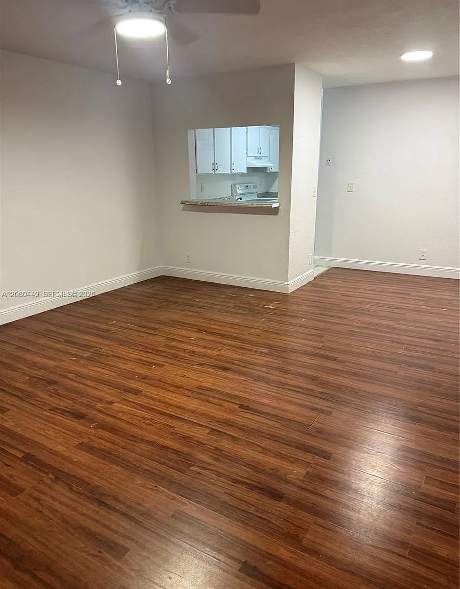 Lakewood Village — Photo 4
