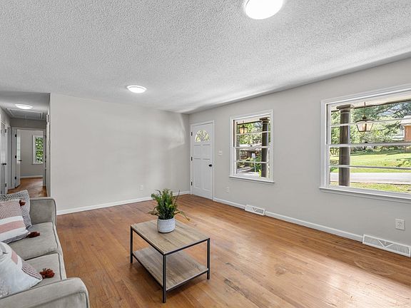 4th image of 410 McLean St