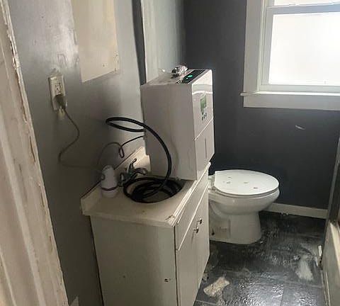 3rd image of 4703 Drexel St