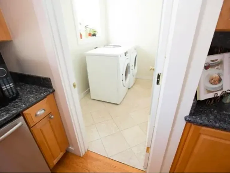 67 Willits St #202 — Photo 5