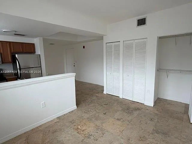 953 SW 10th St #6 — Photo 2