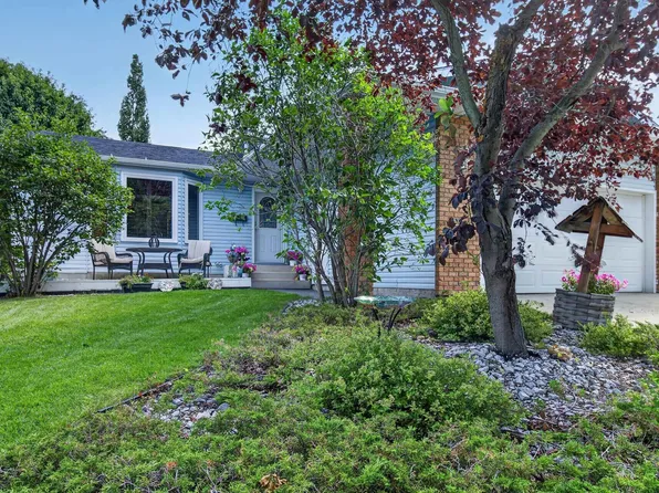 27 Highcliff Rd, Strathcona County, AB T8A 5E4