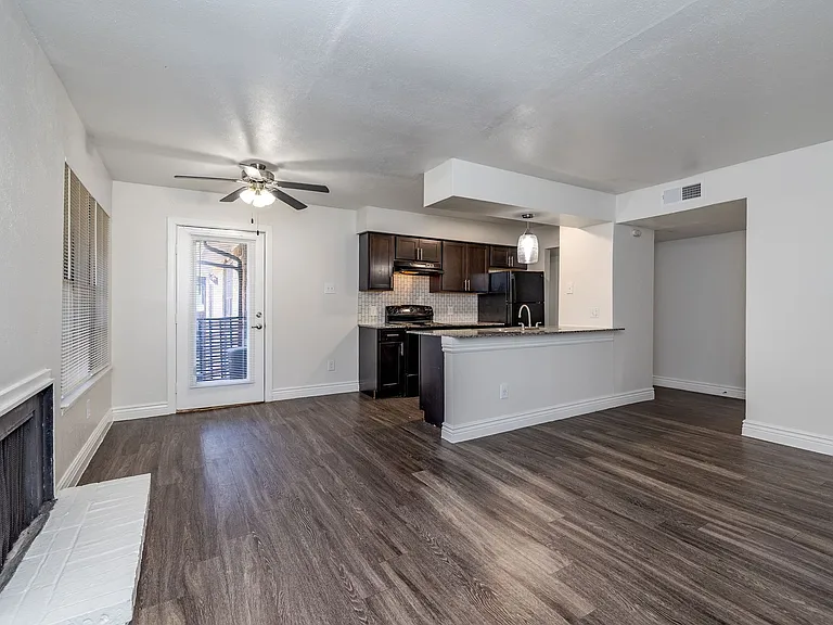 Oakline Apartments — Photo 32
